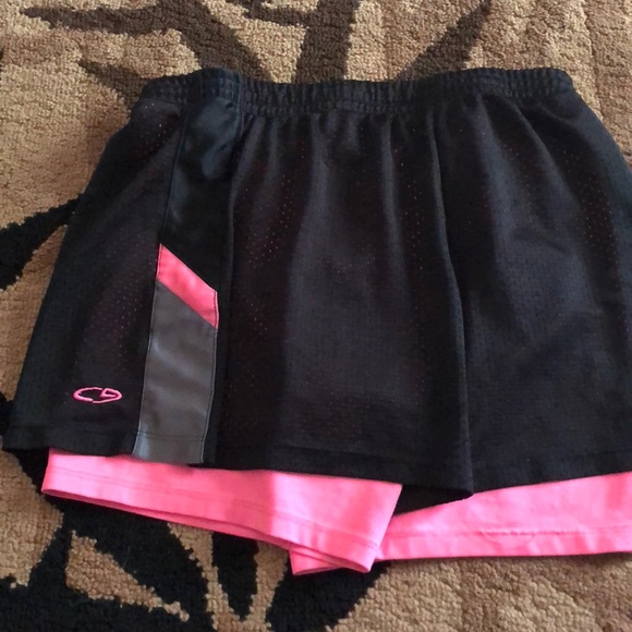 Girls running shorts - Picture 2 of 3